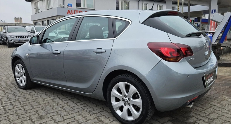 Opel Astra cena 33000 przebieg: 110883, rok produkcji 2012 z Darłowo małe 301